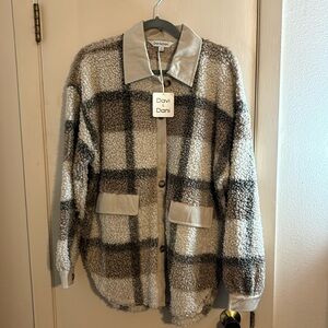 Davi & Dani Teddy Jacket. size Small. New with tags.